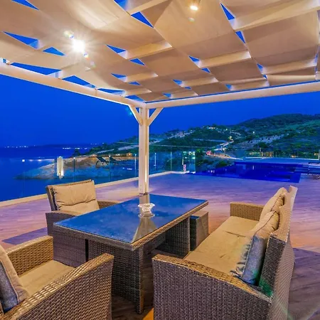 Orient Platinum Villa Skinária